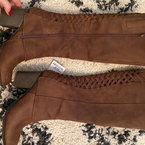 Gorgeous boots never worn size 7